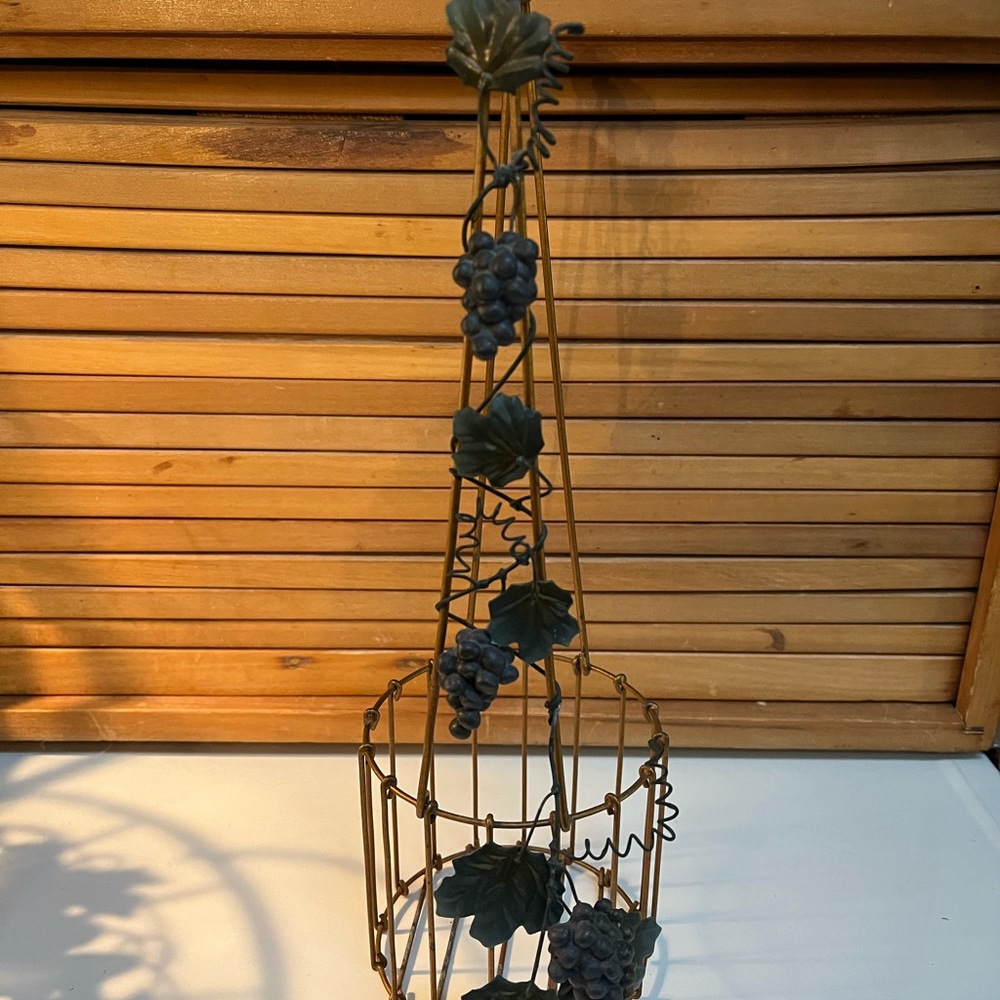 WireWine Caddy With Grape-leaf Motif